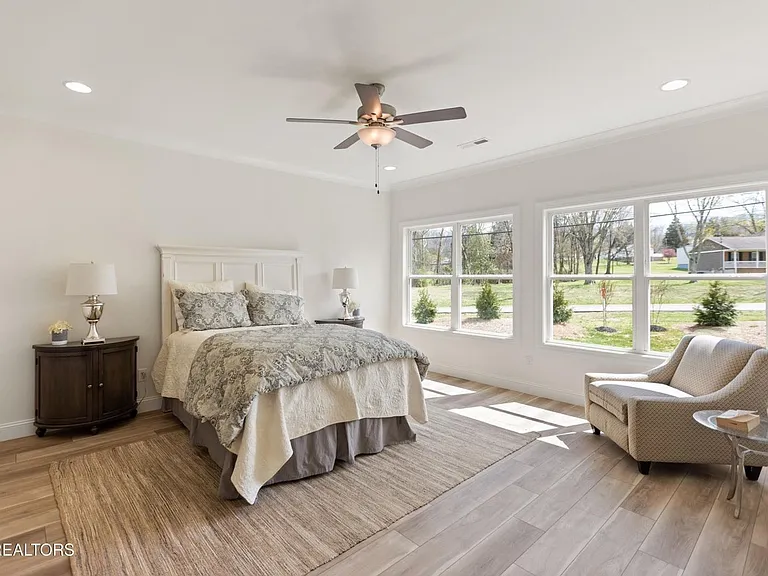1402 Summer Meadow Dr — Photo 9