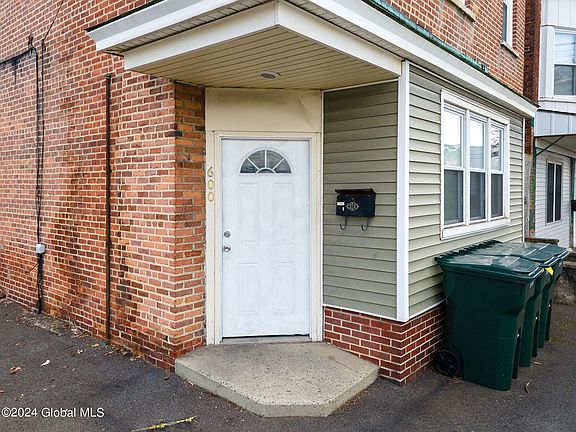 2nd image of 600 25th St