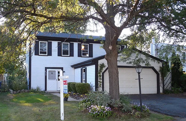 570 Middleton Dr photo 1