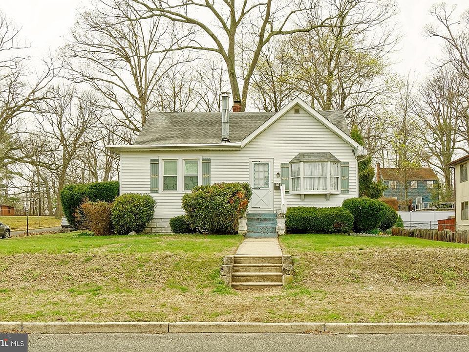 1st image of 102 Woodlynne Ave