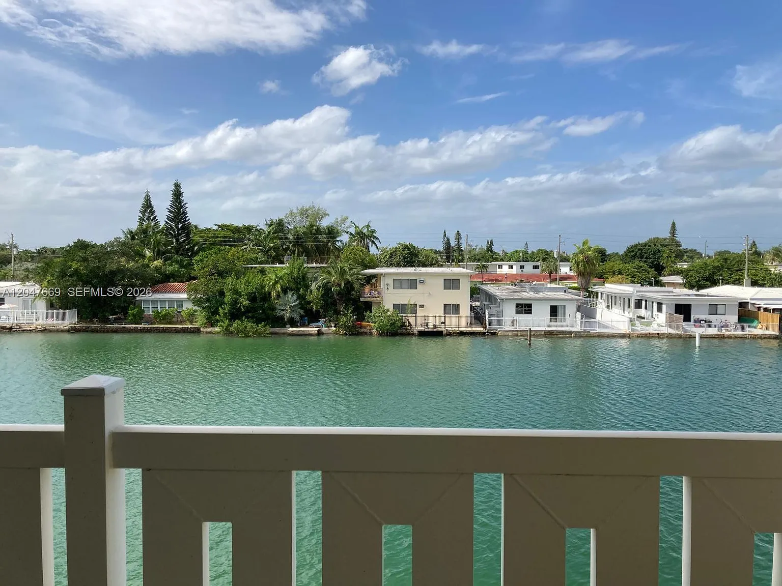 Waterway Plaza Condo — Photo 3