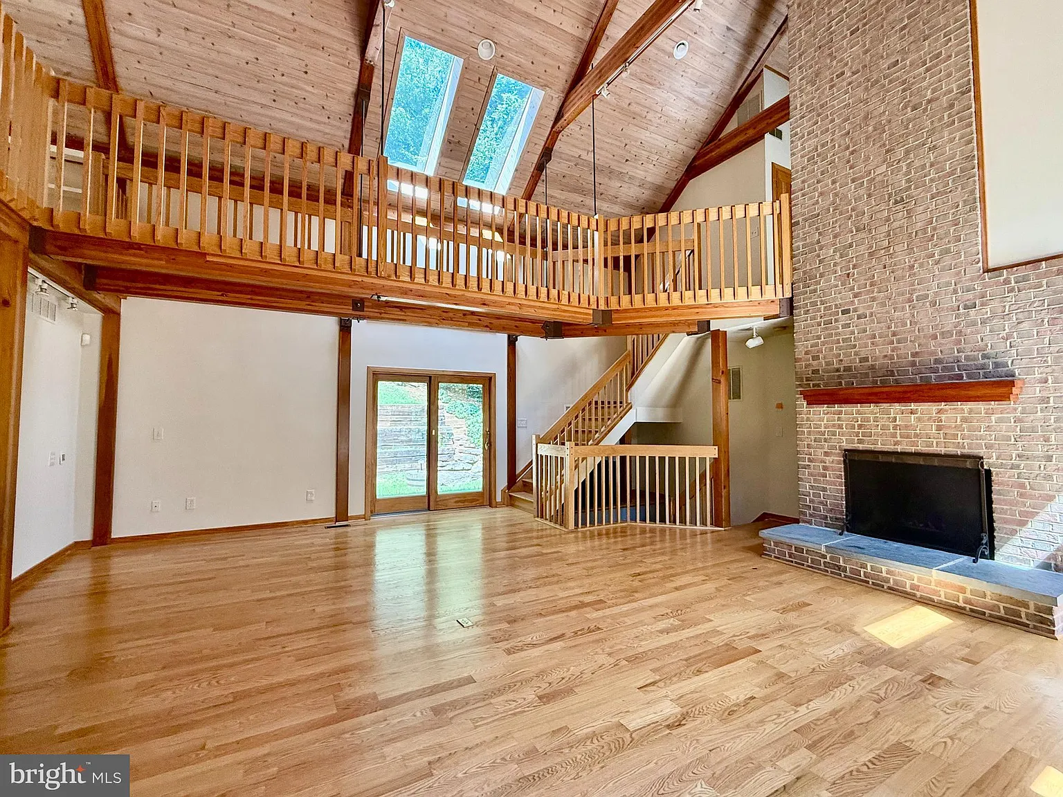 4 bed, 3.5 bath, 2688 sqft, $5,200 — Photo 2