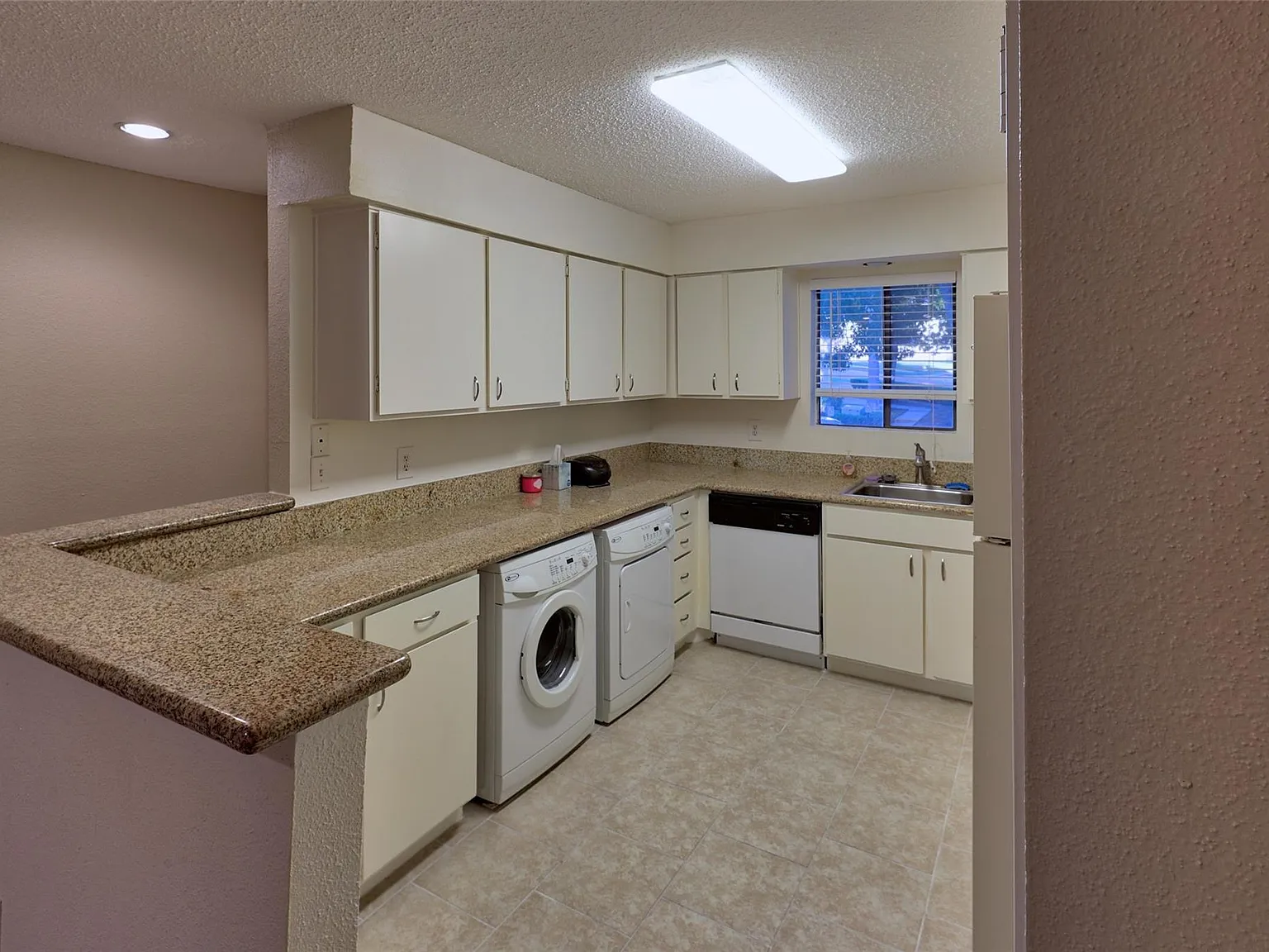 12100 Melville Dr — Photo 3