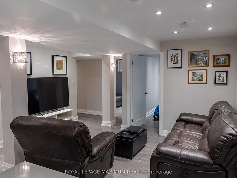 19 Corner Brook Cres #BASEMENT — Photo 5