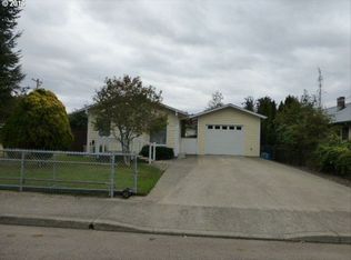 1074 Greenwood Ave, Reedsport, OR 97467