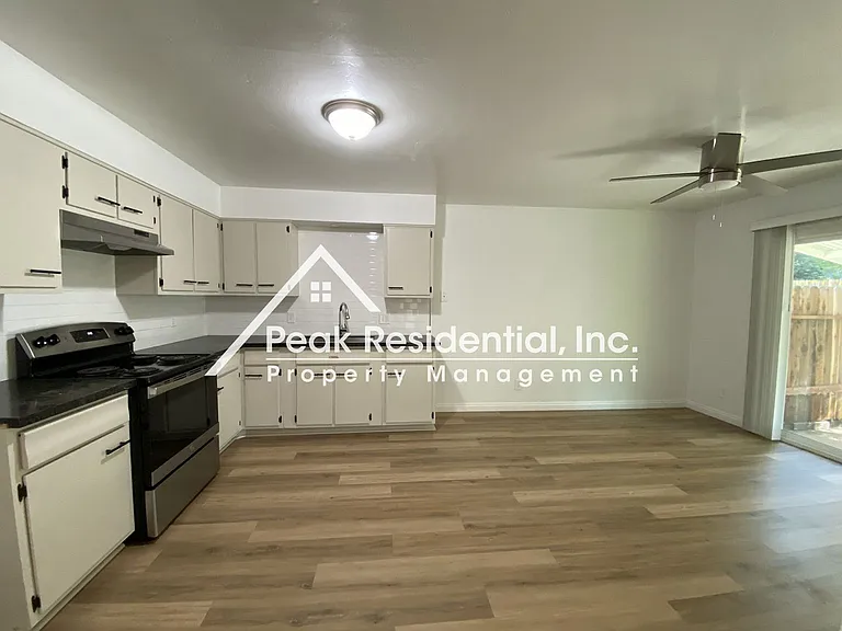 1120 Morton Ct — Photo 9