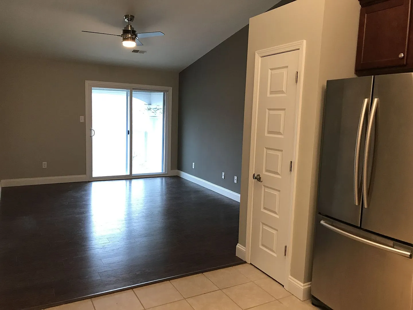 Gorgeous Renovated Condo in Creve Coeur Crossing — Photo 4