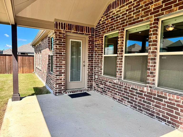 447 Prairie View Dr — Photo 32