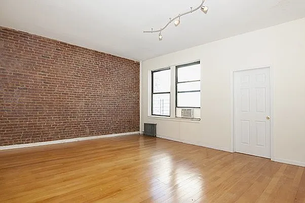 Rented by Perry Associates NYC Inc | media 12