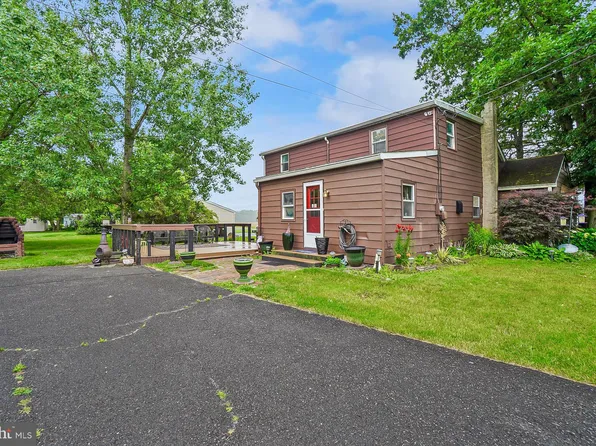 17 Meadow Rd, Quakertown, PA 18951