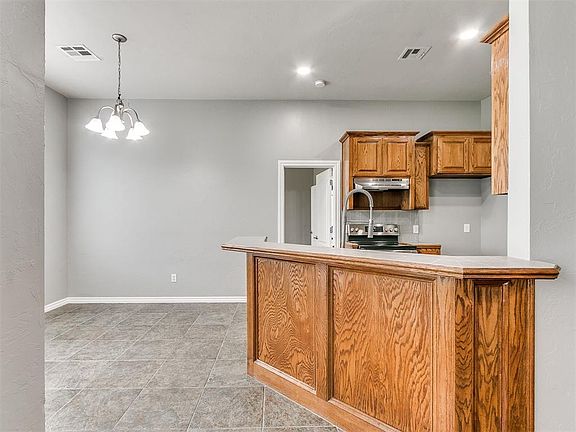 4th image of 1005 NE 32nd St