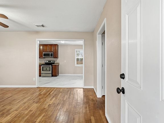 4th image of 8427 Brinkmeyer Rd