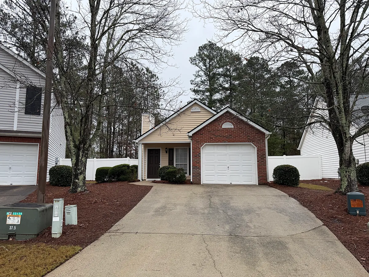 Front - 102 Kincade Ct