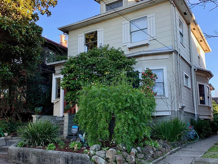 1910 Virginia St #A — Photo 19