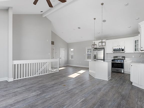 4th image of 142 37th St Unit W