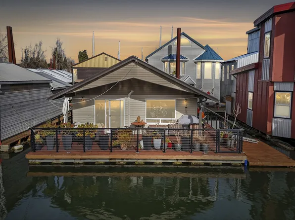 34326 Johnsons Landing Rd #B-7, Scappoose, OR 97056