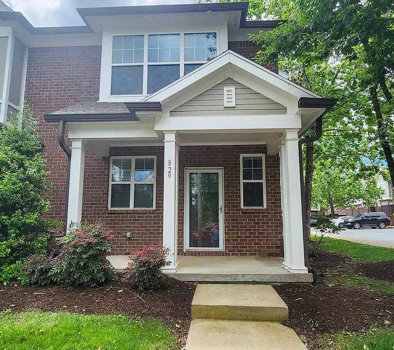 829 Bradford Ave