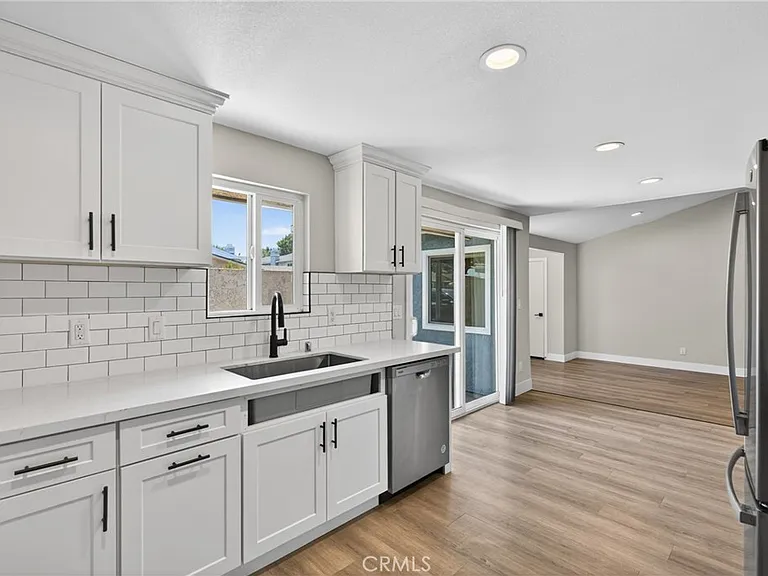 8416 Burnet Ave #7 — Photo 11