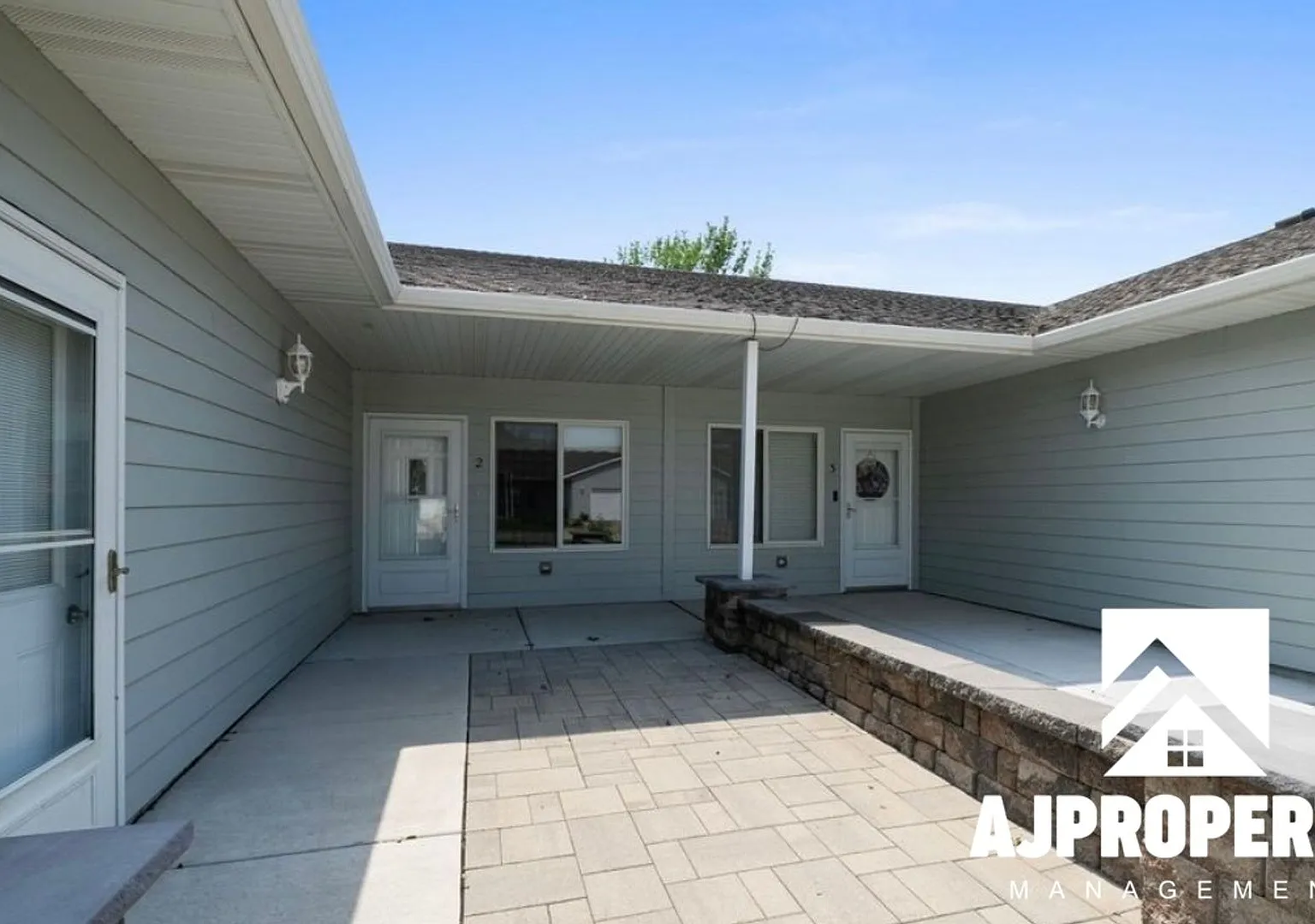 Modern and Updated Townhouse in Comfy Hartford, SD Location — Photo 2