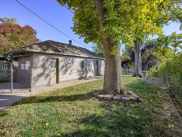 4829 Pine St — Photo 24