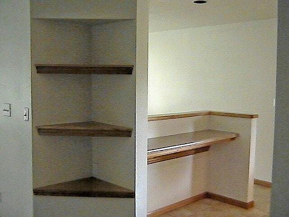 Kitchen Bar / Stroage shelves