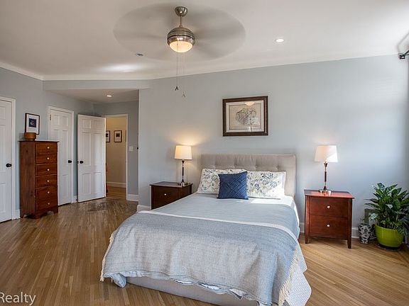 3rd image of 81 Ocean Pkwy APT 6C
