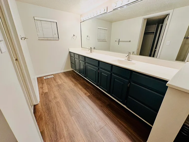 2586 E Woodland Dr #1 — Photo 14