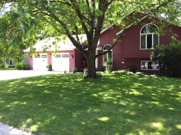 404 Evergreen Dr E, Cannon Falls, MN 55009