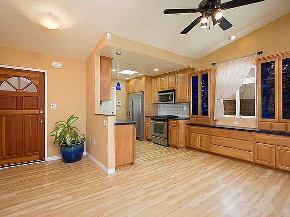 5th image of 3884 Mount Blackburn Ave