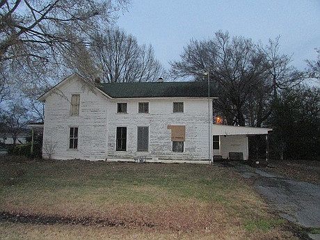 2nd image of 211 S Main St