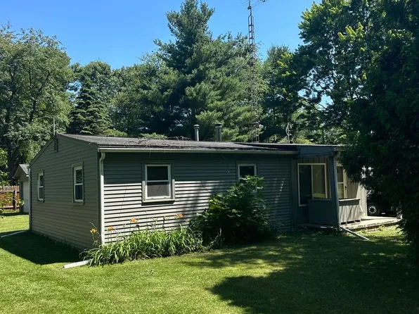 9302 Tuttle Dr, Linden, MI 48451