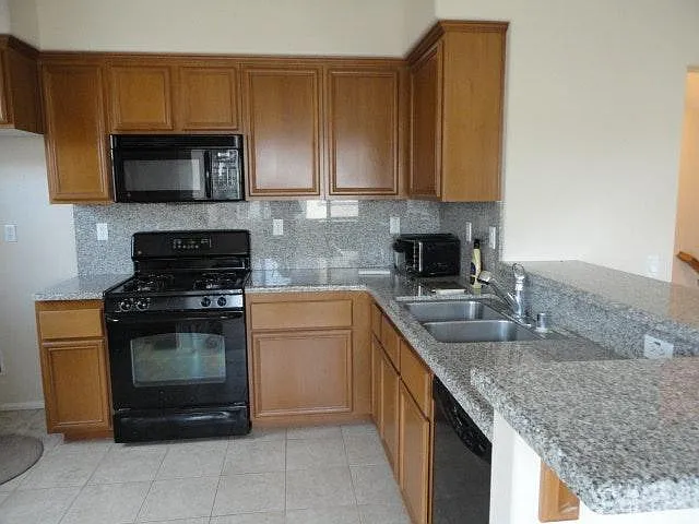 1429 Ledgestone Ln — Photo 12