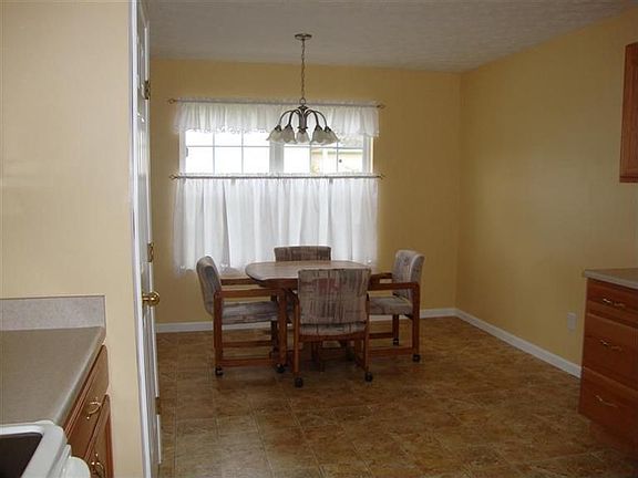 5th image of 55 Daniel Dr