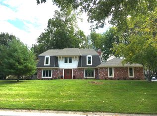 305 Raintree Dr, Zionsville, IN 46077