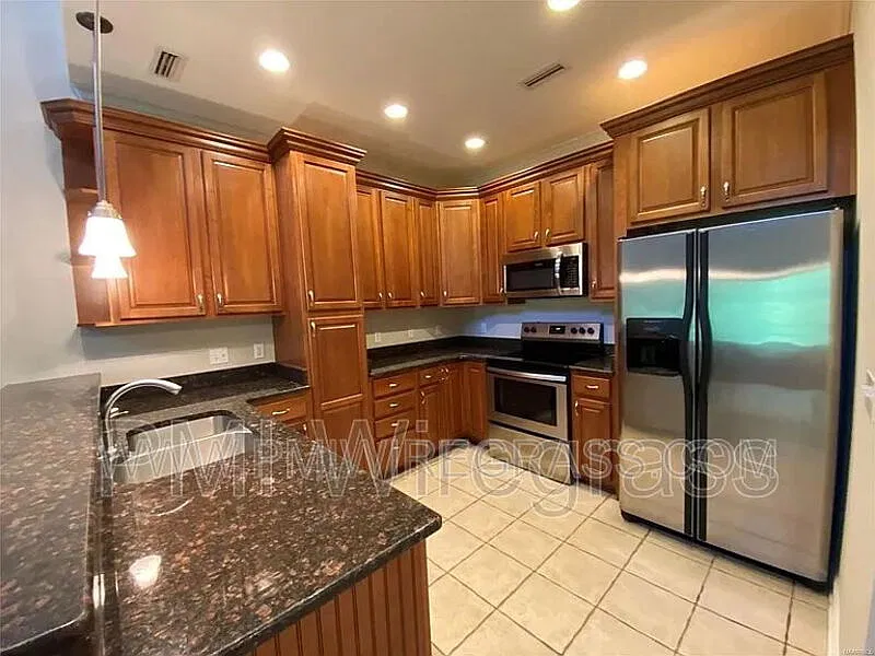 3 bed, 2.5 bath, 1664 sqft, $1,650 — Photo 3
