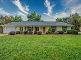 6723 Amberley Ln, Clemmons, NC 27012