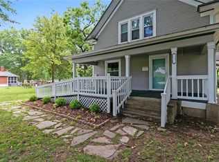 215 W Walnut St, Belton, MO 64012