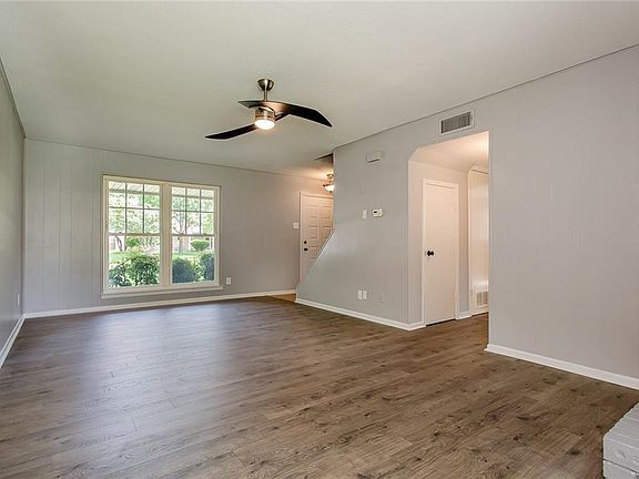 4th image of 9932 Larchbrook Dr
