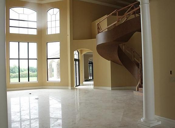 4th image of 9285 NW 70th Ct