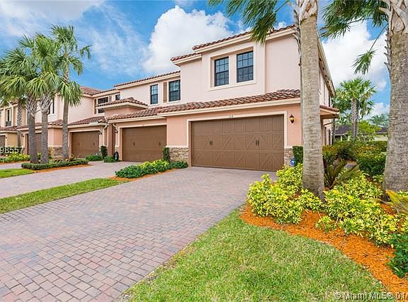 3rd image of 118 Riverwalk Cir E