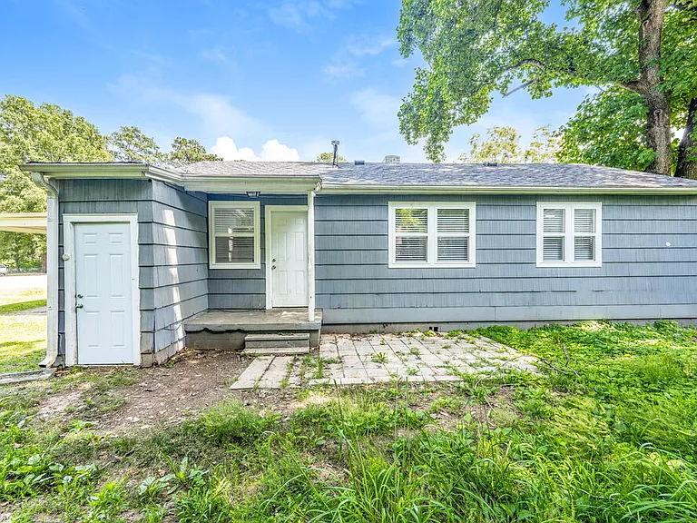 700 Robison Dr — Photo 16