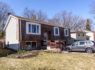 875 Bonniebrook Ave, Mundelein, IL 60060