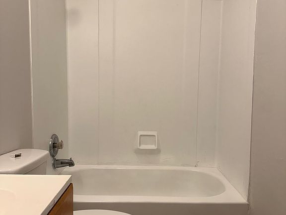 4th image of 806 W 8th St APT A