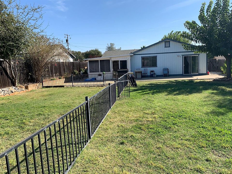 2nd image of 407 Sutter Ln