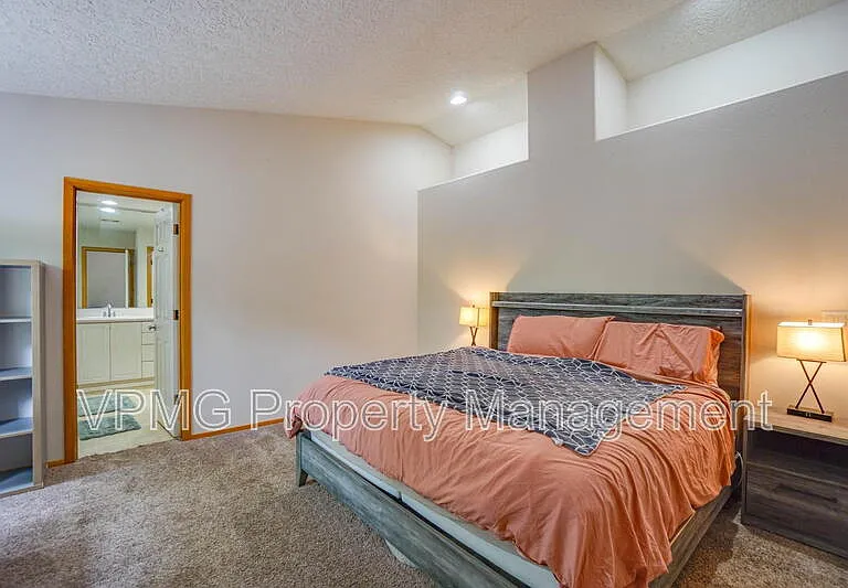 17301 SE 24th St — Photo 34