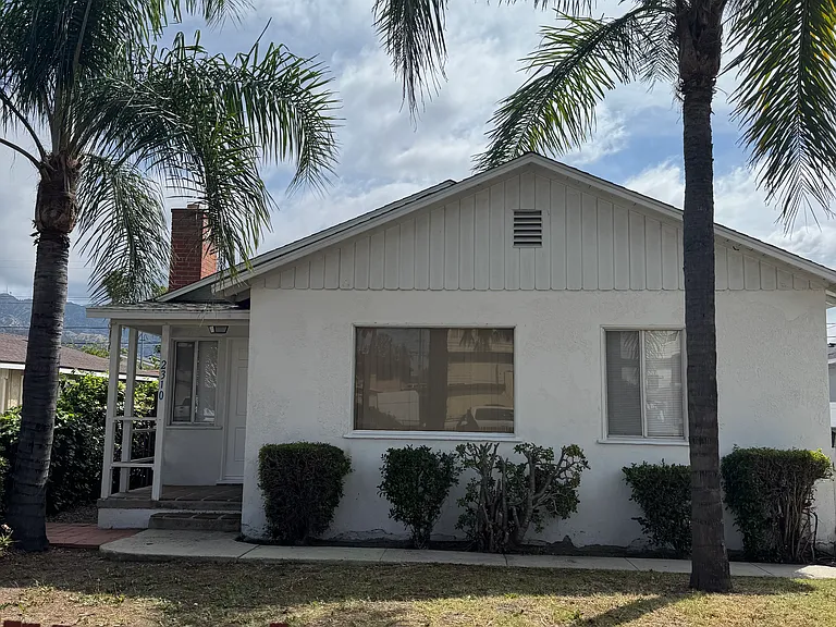 2310 N Niagara St — Photo 1