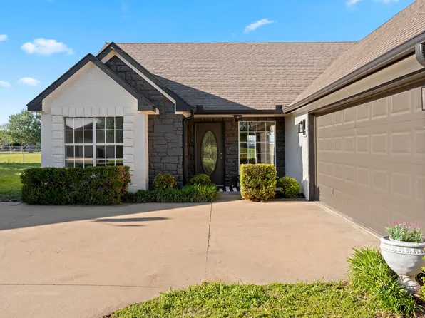 1407 W 11th St, Grove, OK 74344