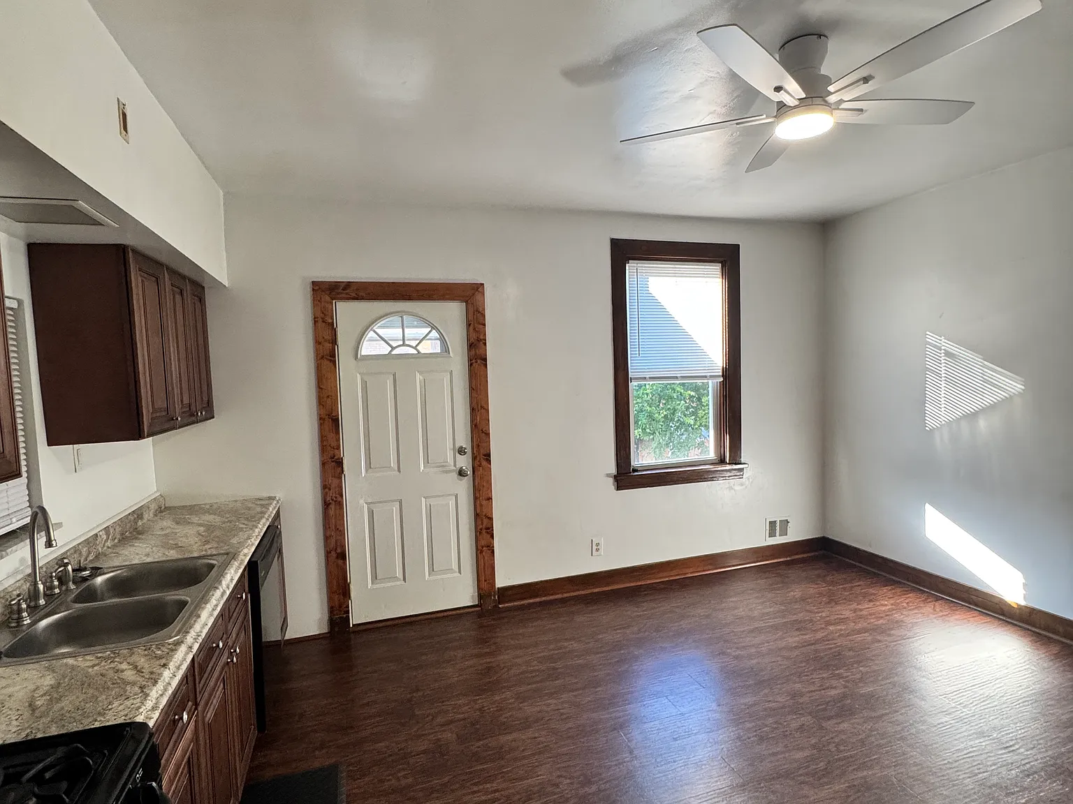 2 bed, 1250 sqft, $1,400 — Photo 4
