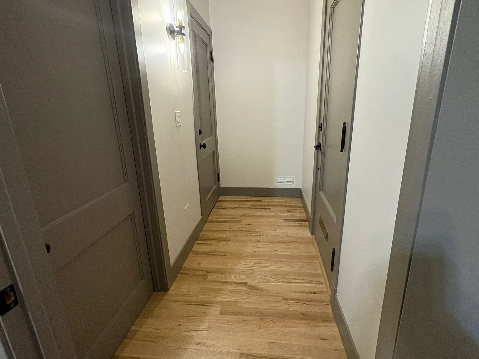 4 bed, 2400 sqft, $5,500 — Photo 3