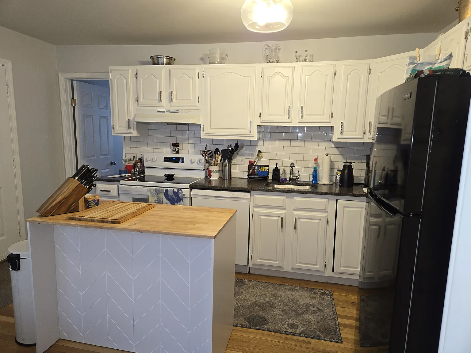 3 bed, 2.5 bath, 1956 sqft, $6,500 — Photo 3